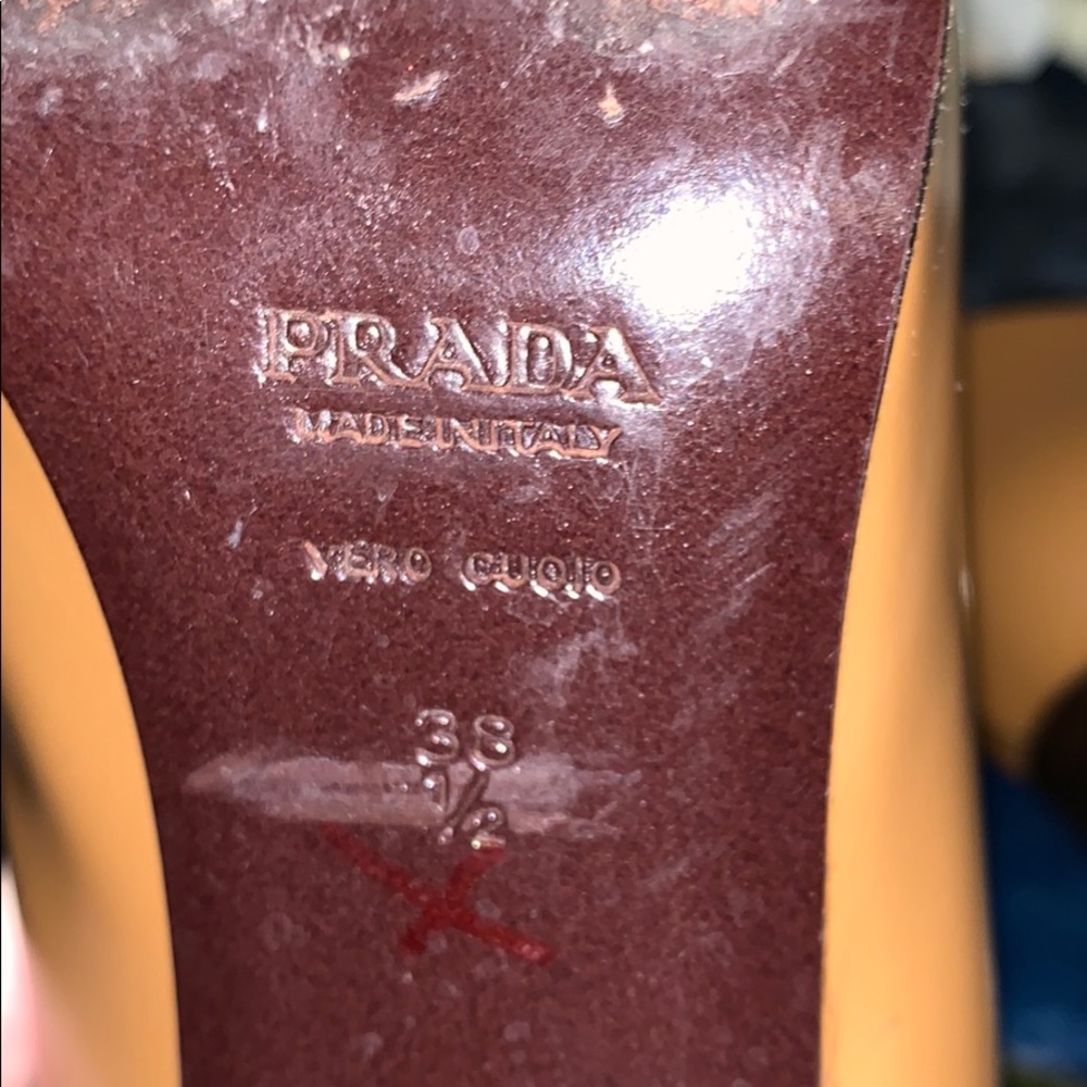 🌺Prada Heels 💯 Authentic - Picture 4 of 4